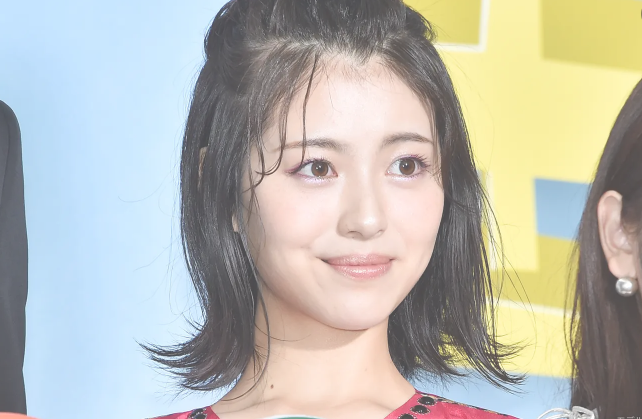 浜辺美波の画像